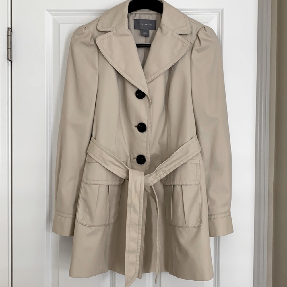 Ann Taylor belted coat. Size XS.